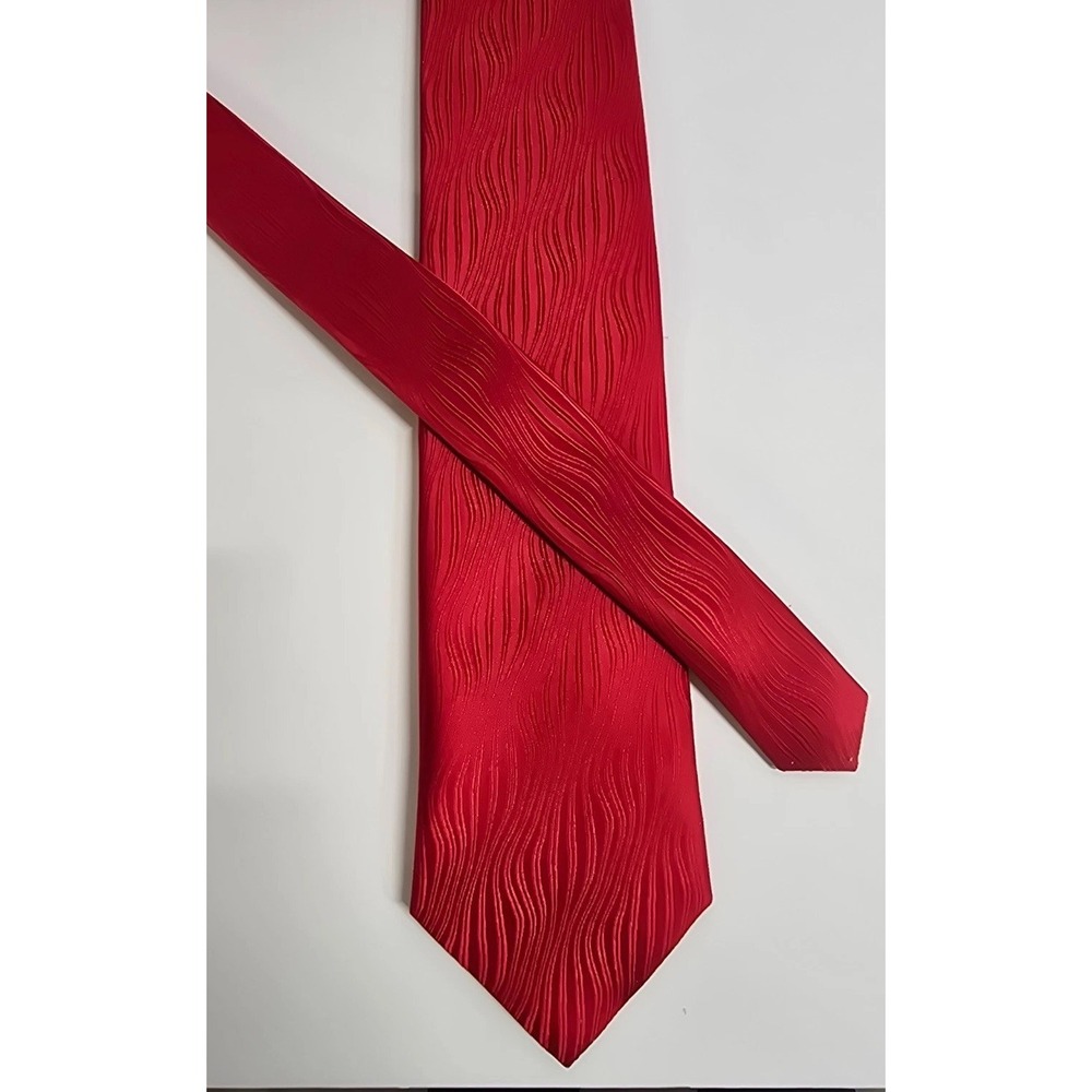 Beverly Hills Polo Club Necktie Mens Red Silk Textured Wave Classic Formal Wear